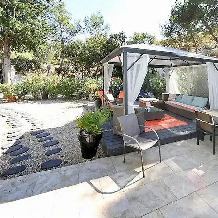 Stunning In With Heated Swimming Pool Holiday home *